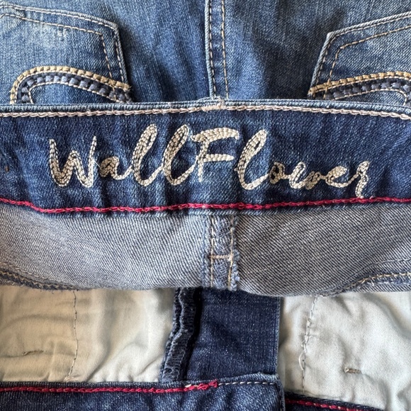 Wallflower Women's Distressed Denim Faded Stretchy Jeans Blue Size 7 Casual - Picture 8 of 16